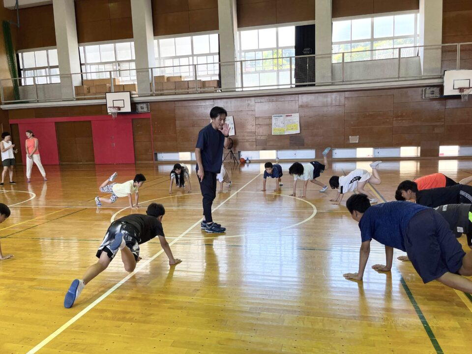 幸ヶ谷小学校で運動教室、体幹トレーニングを行いました