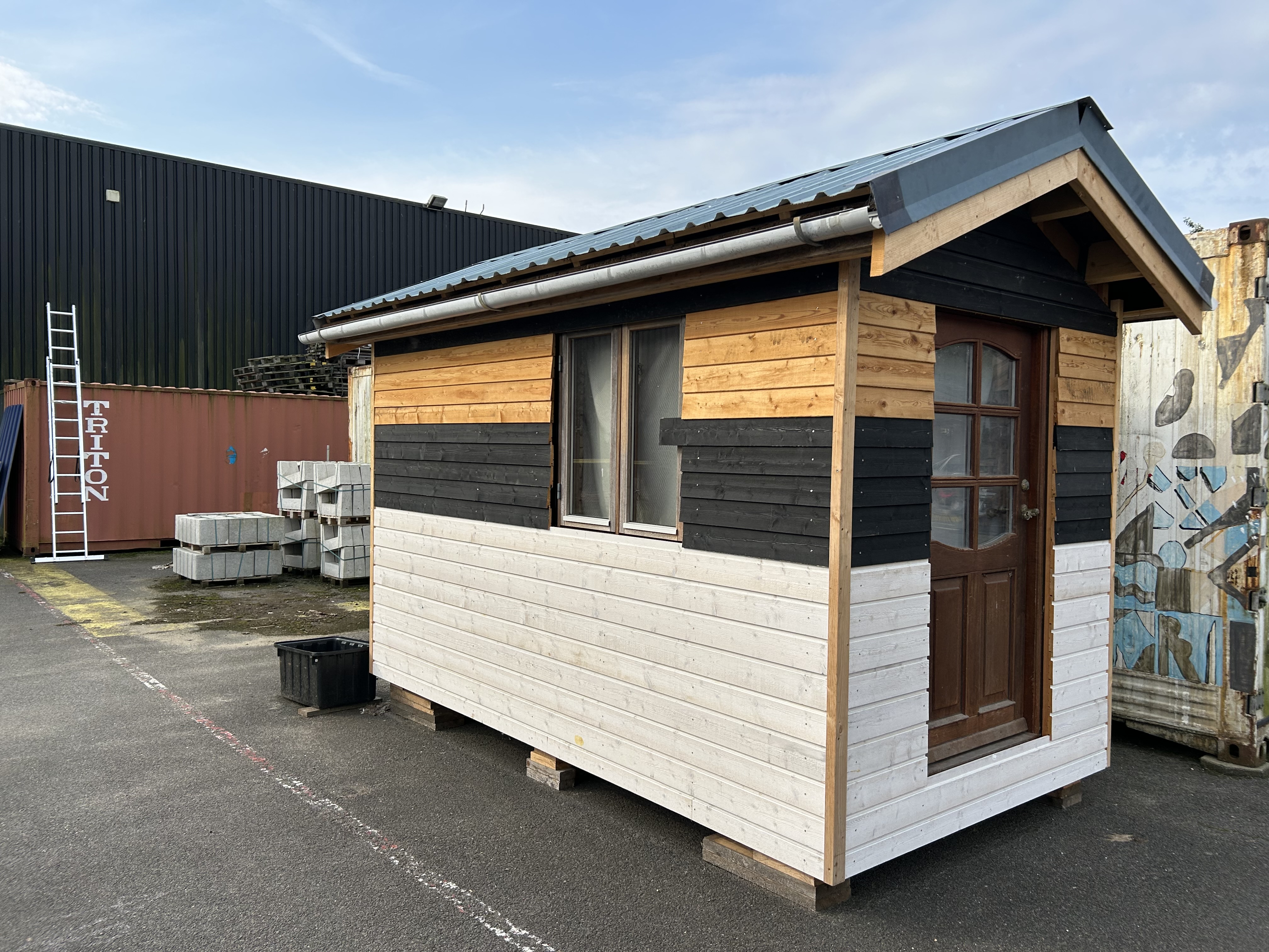 工房で作成されるタイニーハウス