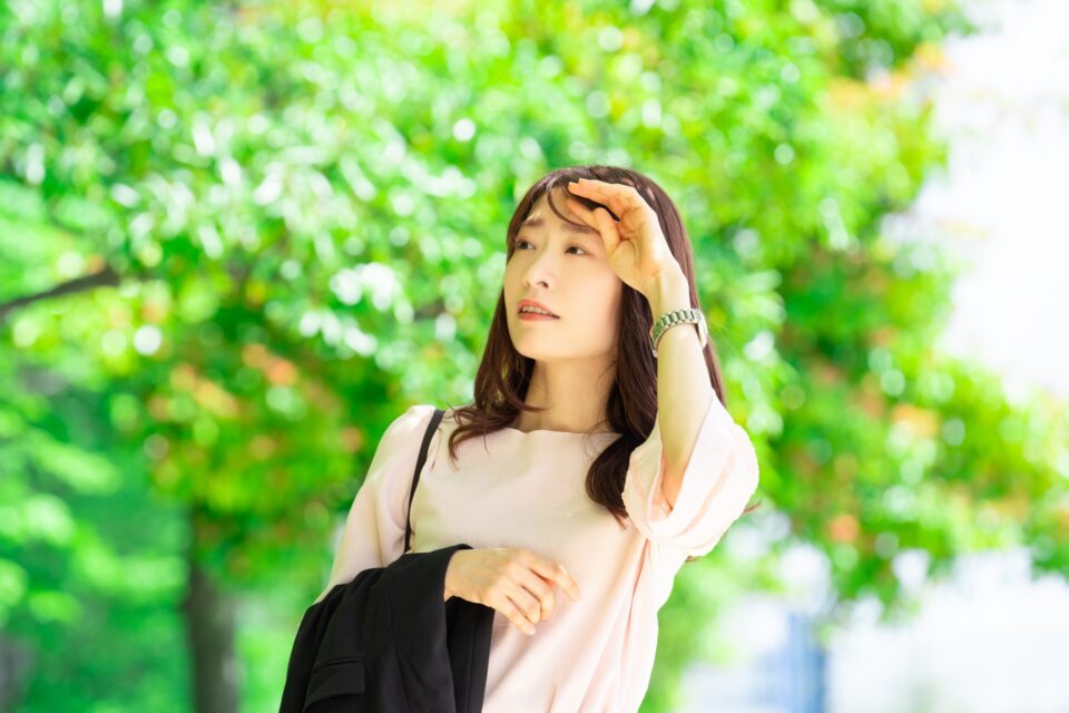 ホットフラッシュで汗をかく女性