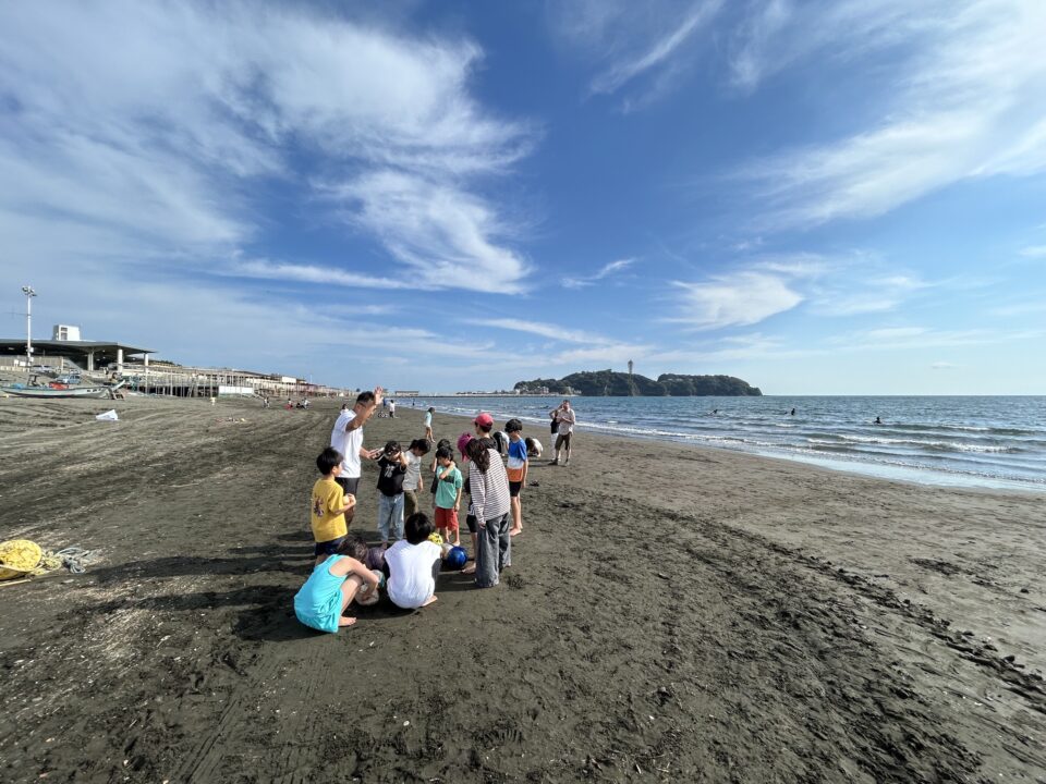 湘南海岸でのスポーツの授業